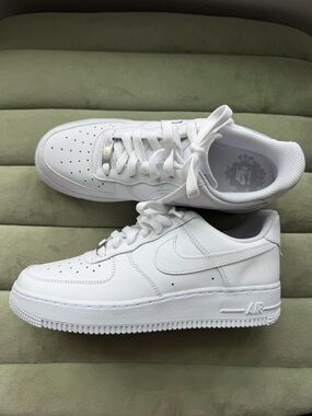 Nike Air Force 1 - White - W8.5